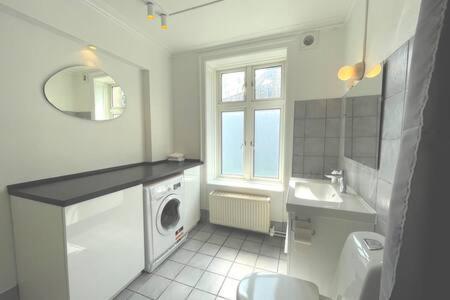 Apartamento 2 Bedroom In Trendy Area *