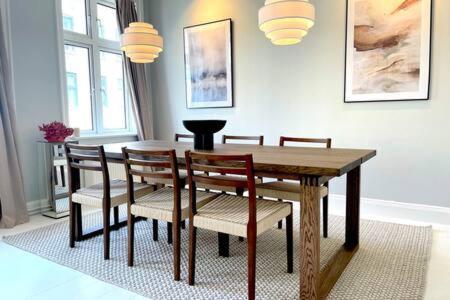 Apartamento 2 Bedroom In Trendy Area